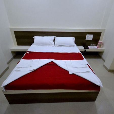 Hotel S S Palace เชอร์ดี ภายนอก รูปภาพ