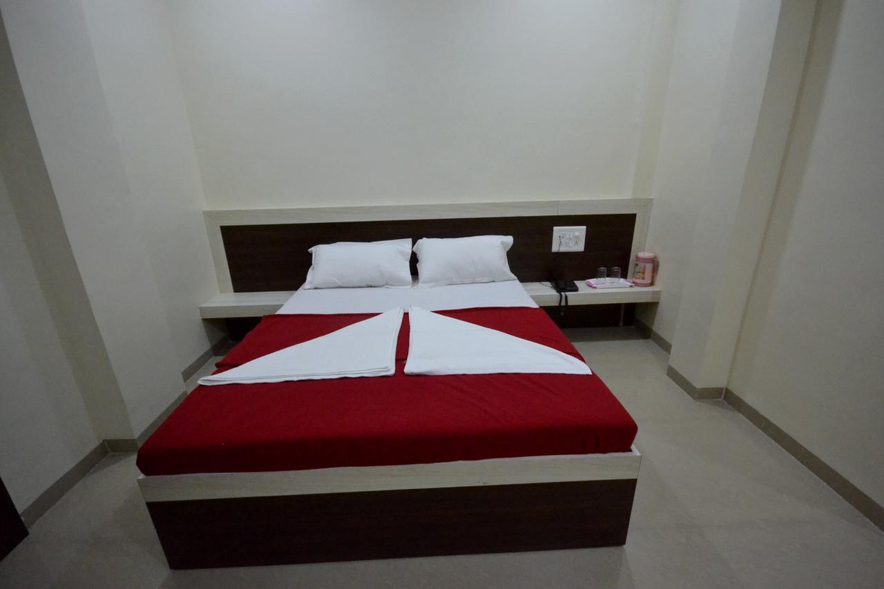 Hotel S S Palace เชอร์ดี ภายนอก รูปภาพ