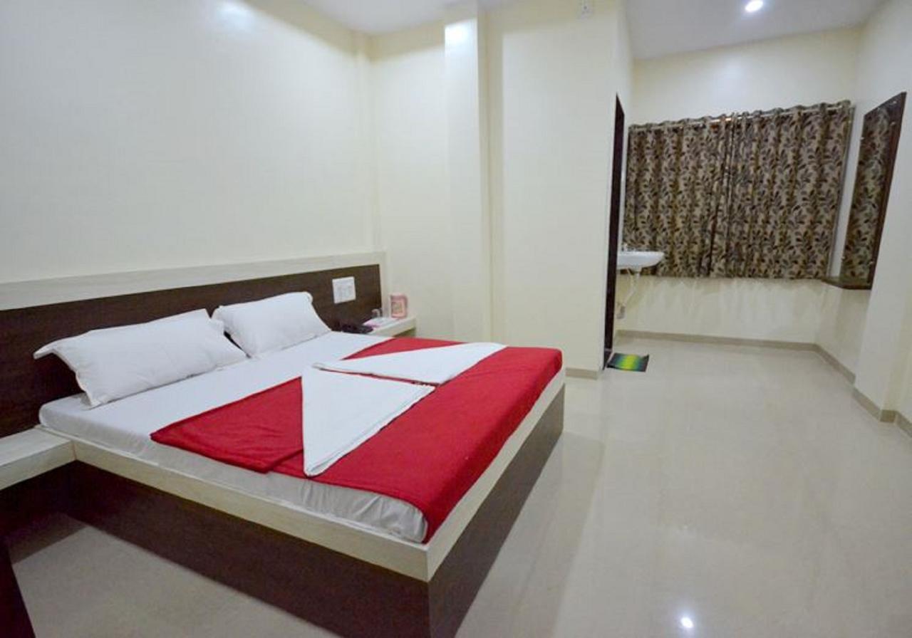 Hotel S S Palace เชอร์ดี ภายนอก รูปภาพ